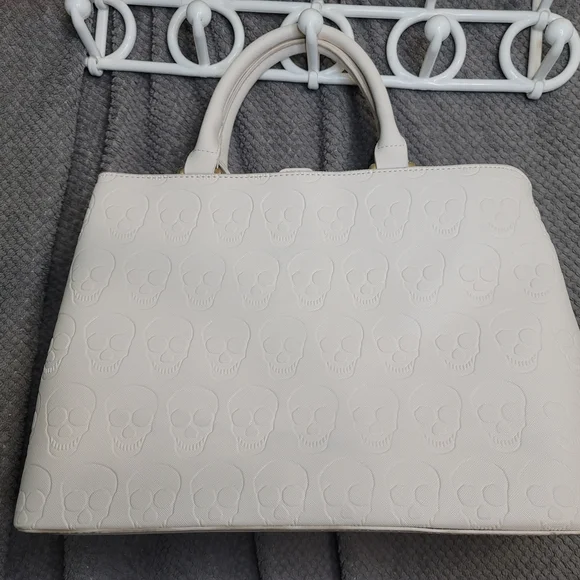 Betsey Johnson White Embossed Skull Tote - Picture 1 of 8